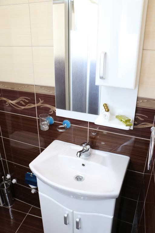 Hotel Ultra Star Скопье Экстерьер фото