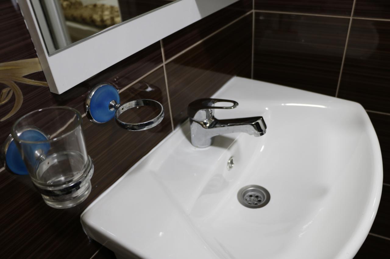 Hotel Ultra Star Скопье Экстерьер фото