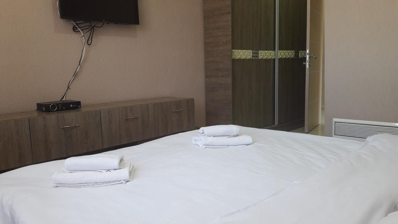 Hotel Ultra Star Скопье Экстерьер фото